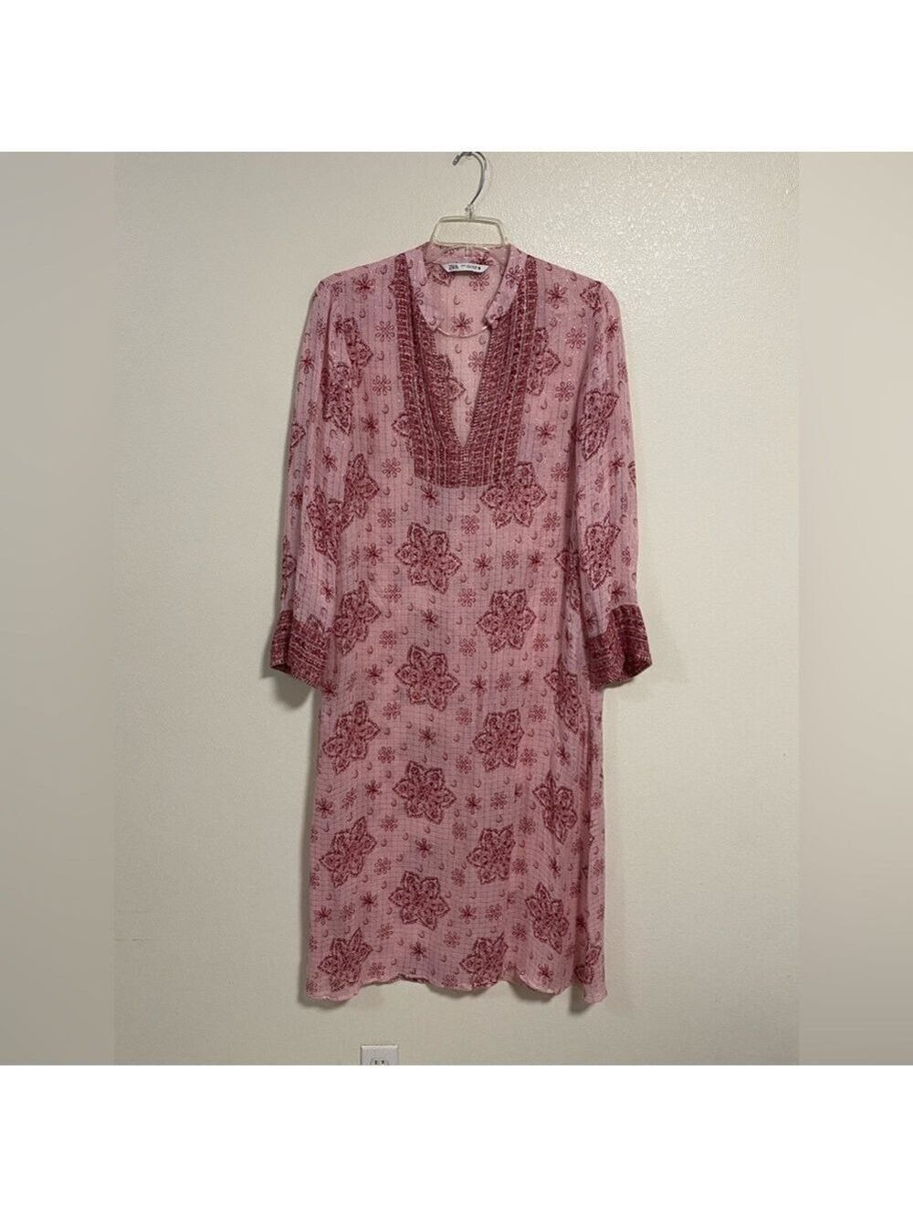 Zara Dress Women’s Size Medium Pink Metallic Thread Print Kaftan Dress Unlined